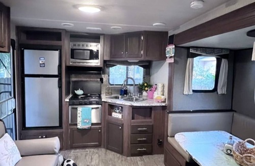 Largo Apartment | Grand RV Paradise on the Wheels near Clearwater Beaches