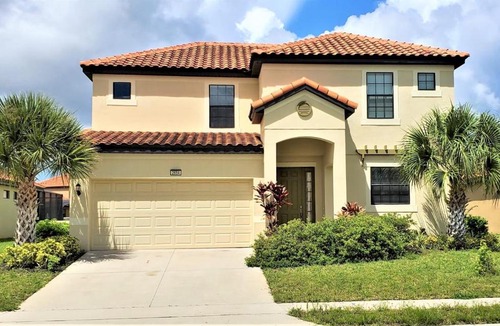 Davenport House | Grand Superior 4BD Pool Home at Disney & Universal