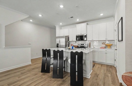 East Side House | Grant & Groove: Where timeless design meets the rhythm of ATL.