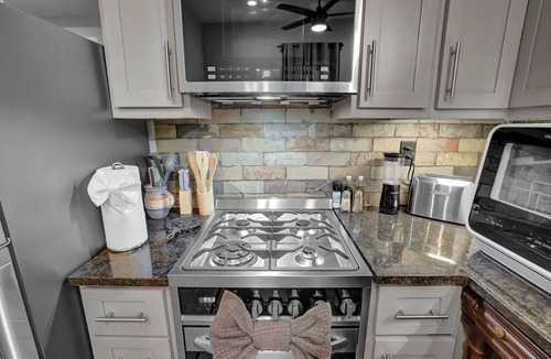 East Side Apartment | Grant Park, Beautiful 1 Bdrm Apt in Prime ATL Location!