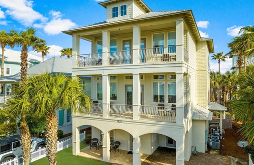Frangista Beach House | GRAYT ESCAPE! Private Pool & Spa, 6 BR, 6.5 BATH SLEEPS 18!