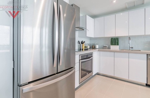 Town Square Apartment | Great 2bed/2bath in Miami! Million Dollar views!