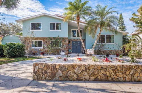 Seminole House | Great 6BR for All Ages/Heated Pool 5 Min to Beach by RedAwning
