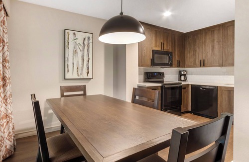Sapphire Apartment | Great Adventure in North Carolina! 3 Pools, Ski Equipment Rentals, Free Parking