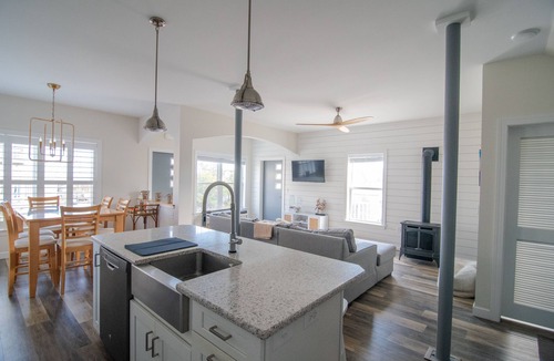 Broadkill Beach House | Great bay block home in Broadkill! 702 N Bayshore
