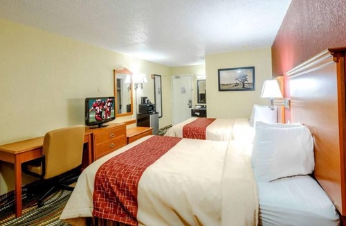Lookout Valley Neighborhood Association House | Great Deal! 2 Awesome Units, Pet-Friendly, Near Southside Historic District