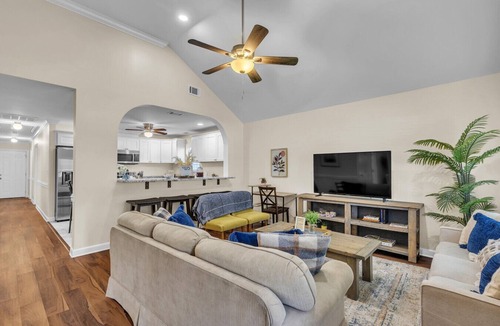 Garden City House | Great Downtown 4BR | 8 Beds + Foosball Fun
