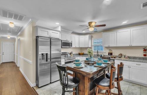 Garden City House | Great Downtown 4BR with 8 Beds and Foosball Fun