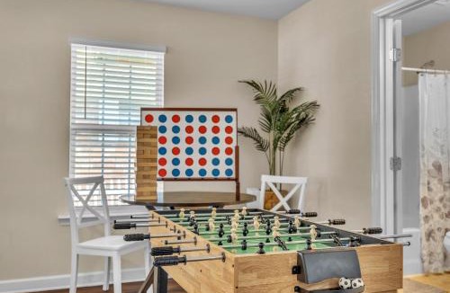 Garden City House | Great Downtown 4BR with 8 Beds and Foosball Fun