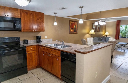 Kissimmee Hotel | Great Family Deal! 2 Relaxing Units, Onsite Miniature Golf Cours, Free Parking
