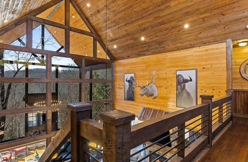 Blue Ridge Cabin | Great Getaway Lodge: Large Family sized cabin with expansive outdoor space.