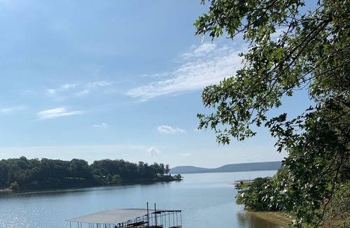 Hoyt House | GREAT LAKE FRONT HOUSE WITH DOCK ON EUFAULA