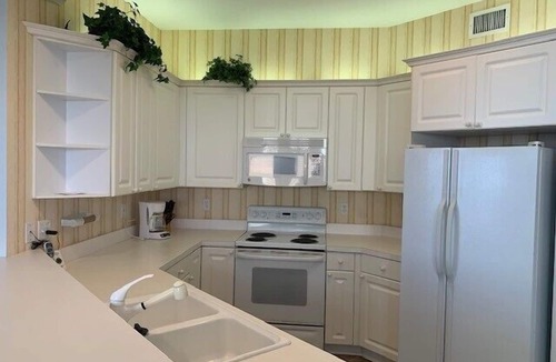 Vanderbilt Beach Condo | Great location! 2 blocks from the beach with beautiful bay views - REG 3-501