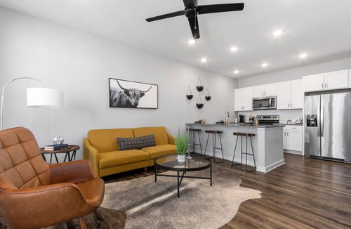 Madison Apartment | Great Location/Clift Farms-King Suite-Must See!