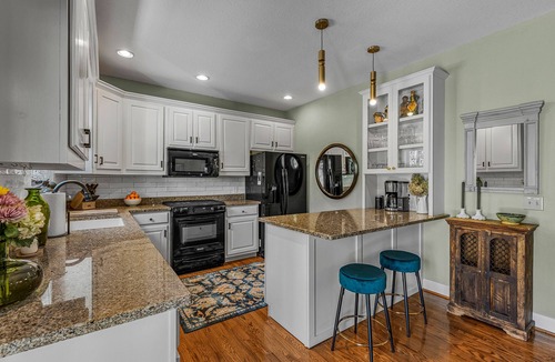 Sapphire House | Great Location for Rest and Relaxation.along with a Hot Tub!