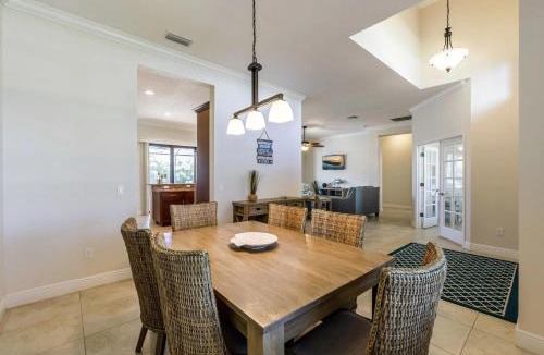 Pelican House | Great Location, Minutes to the Beach, Two Heated pools , sleeps 17! - Pelican Junction - Roelens