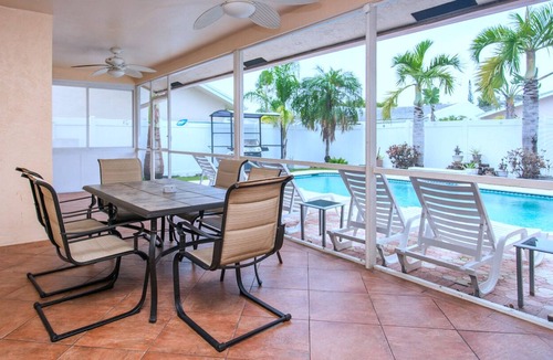 Dania Beach House | Great Location, Spacious & Elegant 4BR Home,Heated Pool, Close to Beach & Casino