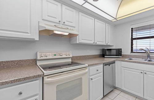 Ocean View Halifax Estates Condo | 🌊Great Ocean Views + Awesome Location-Ocean Terrace Club 706🌊