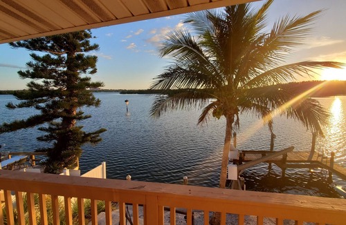 Siesta Key Apartment | Great place to see the dolphins! And less than half a mile from Turtle Beach