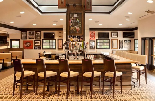 College Park House | Great Room for Groups with Modern Furnishings!
