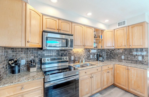 Hills T P House | 🌊Great Shared Pool | Easy Beach Access | Blue Pearl Manor Upper🌊