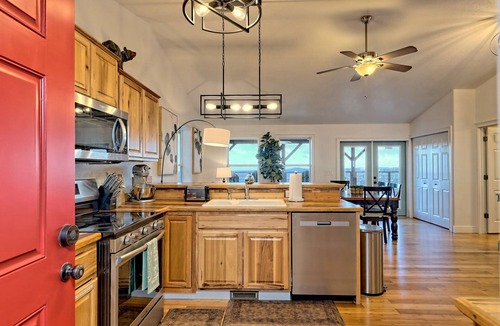 Screamer Mountain House | Great Views! Great Rates! King Bed, Firepit, Gas Grill, Dogs Free! Book Today!