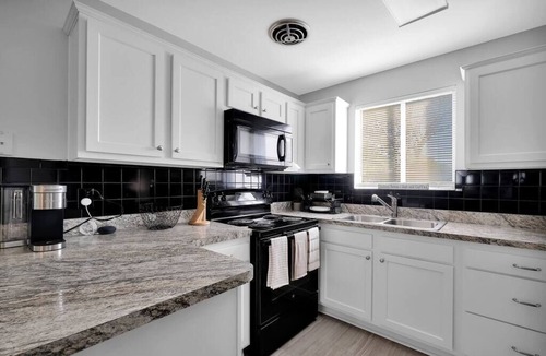 Hyde Park House | ~Green Hill Hideaway Sleeps 12 15Mins to Stadium~