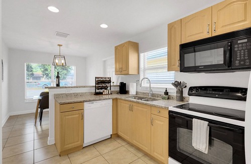 Lake Worth House | Greenacres Home close to DT, beaches & shopping 🐴🌴☀️🏇🏼🛍