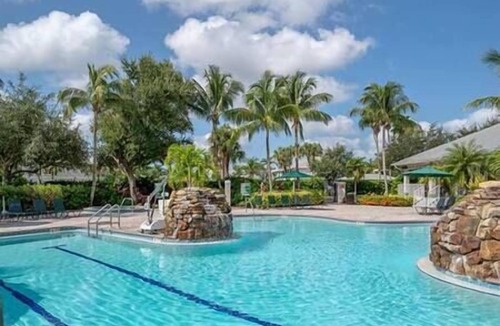 Naples Apartment | Greenlinks Luxury Condo, 3BD, ground floor, golf, pool