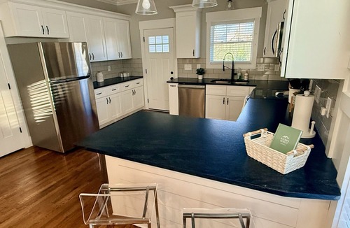 Sans Souci House | Greenville Gem: Family-Friendly + Pet-Friendly
