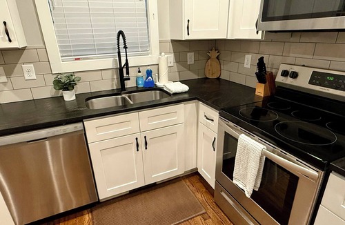 Sans Souci House | Greenville Gem: Family-Friendly + Pet-Friendly