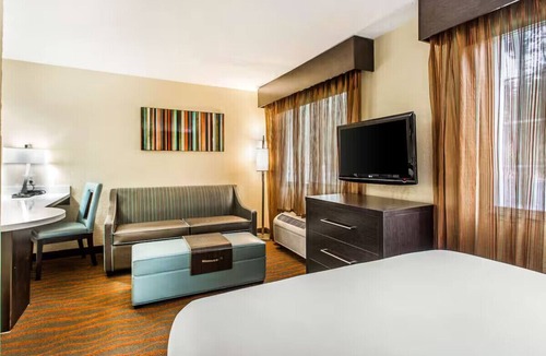Greenville - Spartanburg Hotel | Greenville-Spartanburg Intl Queen Suite w/BF, Pool