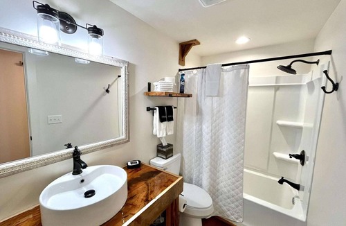 Altamont Cabin | Greeter Falls Lodge Suite 5
