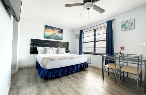 Hollywood Hotel | Greniers