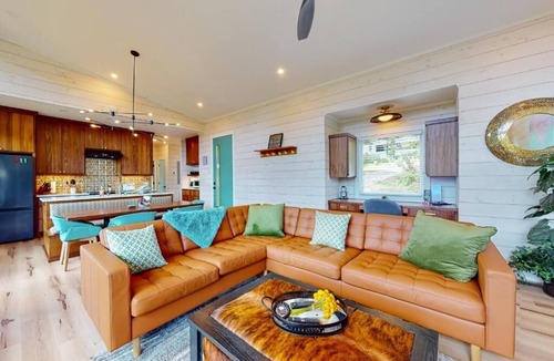 Clayton House | Groovy Palace w/Hot Tub, Sauna, & Spectacular Mountain Views!