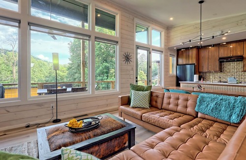 Clayton House | Groovy Palace w/Hot Tub, Sauna, & Spectacular Mountain Views!
