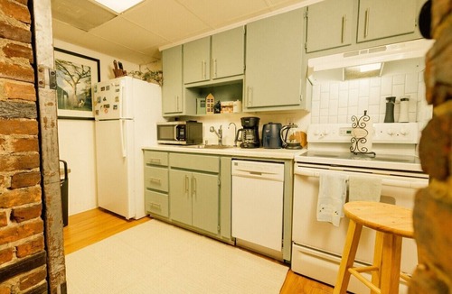 Virginia Highland Apartment | Ground floor flat at Virginia Highlands