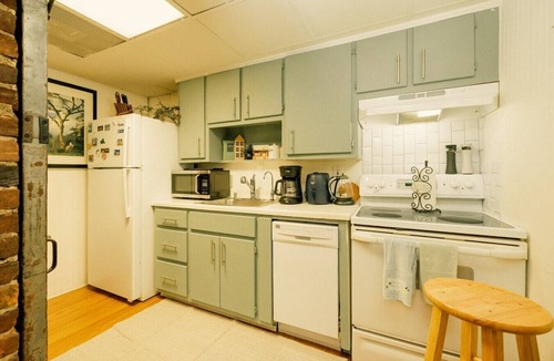 Virginia Highland Apartment | Ground floor flat at Virginia Highlands