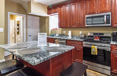 Bryn Mawr Apartment | Ground-Level 2B/2B Apt in Bryn Mawr w/Parking