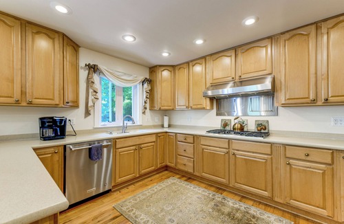Ridgewood Estates House | Group-Friendly Mtn Estate 2 Mi to Dtwn Waynesville