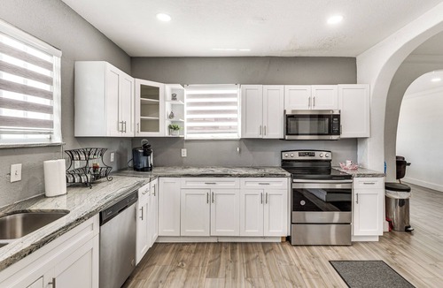 Miami Gardens Cottage | Group Hub w/Game Room! 4 Mi to Hard Rock Stadium