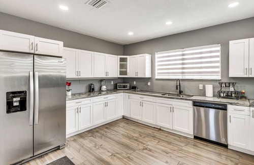 Miami Gardens Cottage | Group Hub w/Game Room! 4 Mi to Hard Rock Stadium