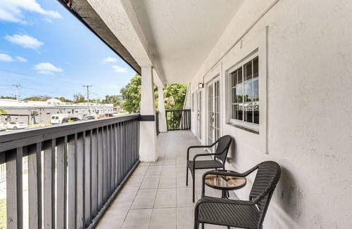 Miami Gardens Cottage | Group Hub w/Game Room! 4 Mi to Hard Rock Stadium