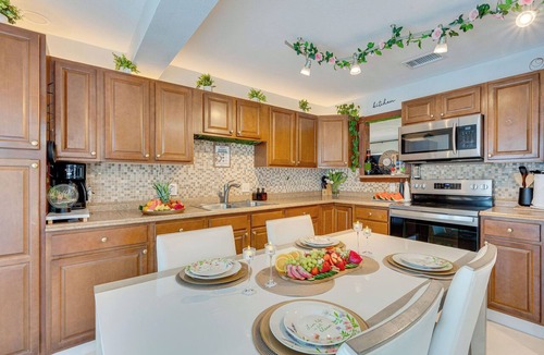 Orchid Lake Village House | Group-Ready Oasis w/Pool & Games in Port Richey