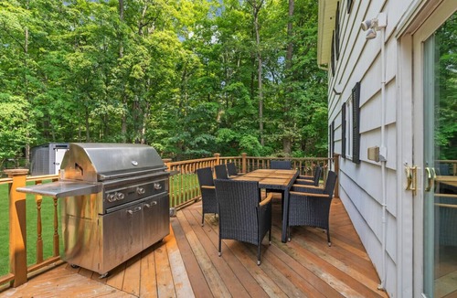 Airmont House | Group Spring Retreat | Fun Games & Gourmet Kitchen