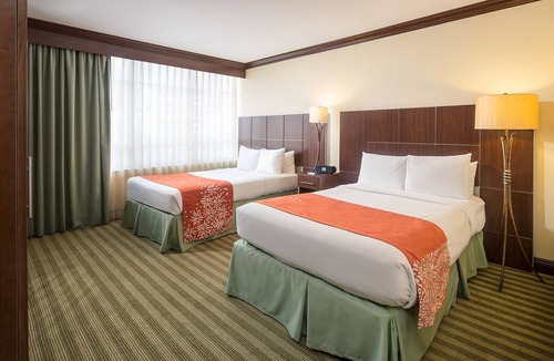Sunny Isles Beach Hotel | Group Travel! 4 Pet-friendly Units, Onsite Pool, Walk to the Beach!