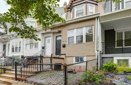 Logan - Ogontz - Fern Rock House | Groups & Pets Welcome! Spacious Philly Rowhouse