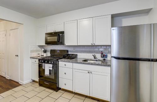 Logan - Ogontz - Fern Rock House | Groups & Pets Welcome! Spacious Philly Rowhouse
