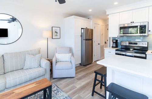 Folly Field Condo | Guest Favorite~Steps to the beach~Pickleball and Tennis Courts~Beach Bar