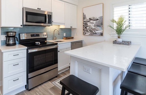 Folly Field Condo | Guest Favorite~Steps to the beach~Pickleball and Tennis Courts~Beach Bar